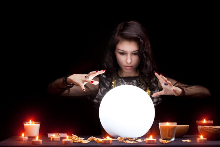 celebrity-predictions_2016_OMTimes