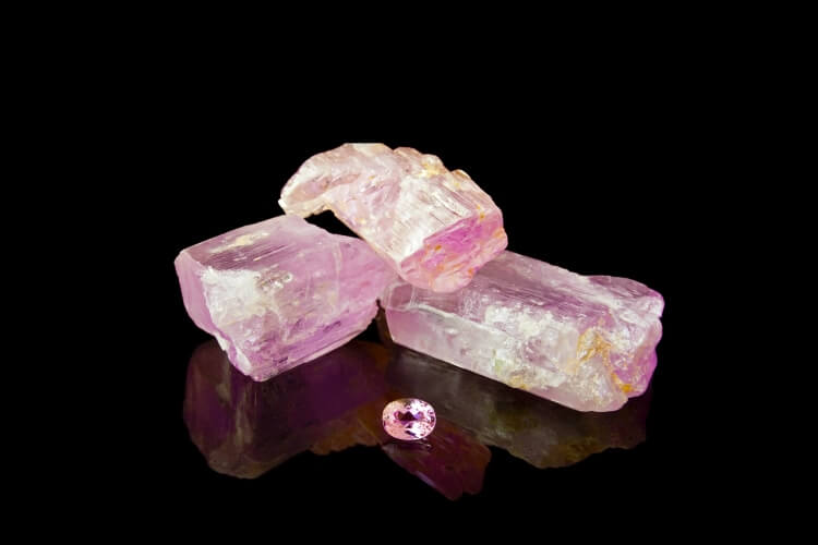 Kunzite_emotional-balance_OMTimes